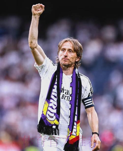 西媒:莫德里奇明确希望留队 决定权在弗洛伦蒂诺 西媒:莫德里奇明确希望留队 决定权在弗洛伦蒂诺